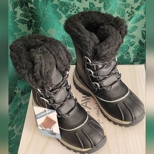 BearPaw Waterproof Boots... Size 2... NEW